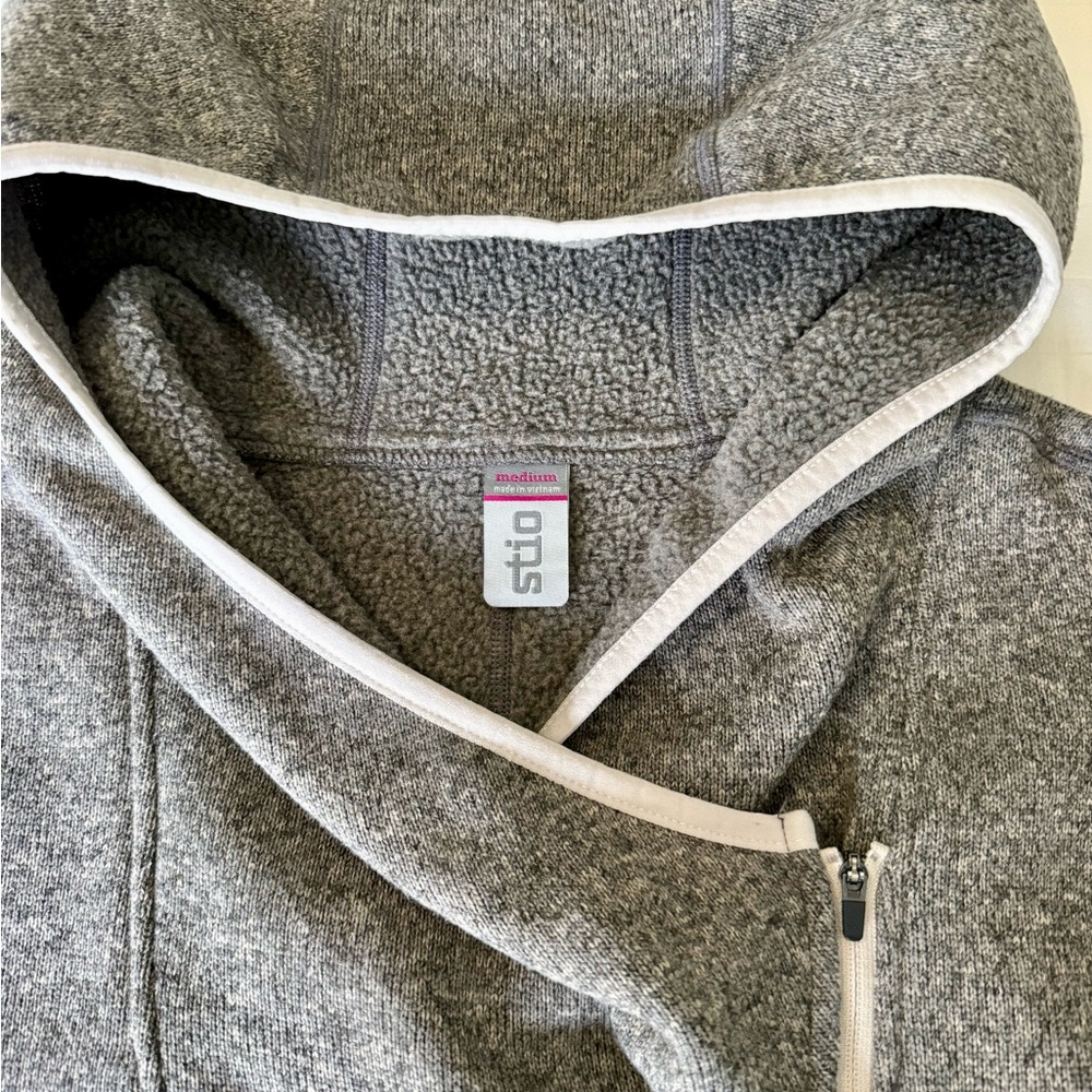 Stio Charcoal Women's Sweetwater Fleece Hoodie View 2